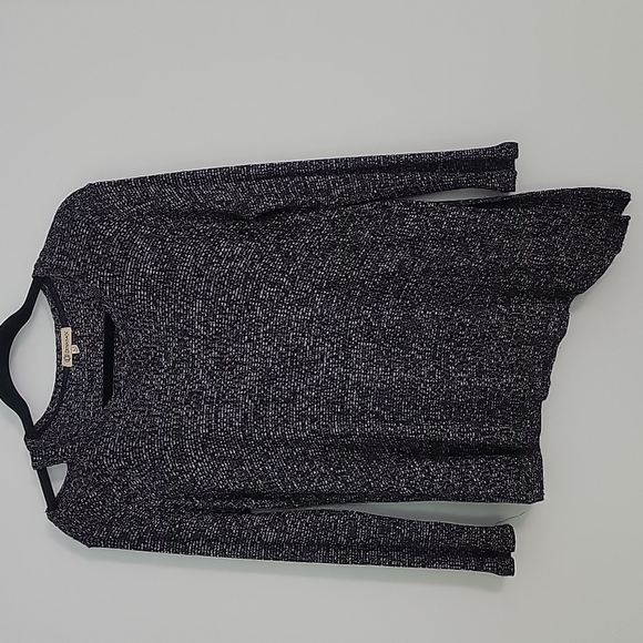 Democracy Cold Shoulder Asymmetric Knit Top - Picture 2 of 13